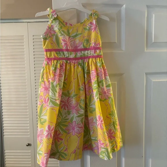 “HOST PICK “. LILLY PULITZER GIRL MULTI COLOR DRESS. - Picture 1 of 6